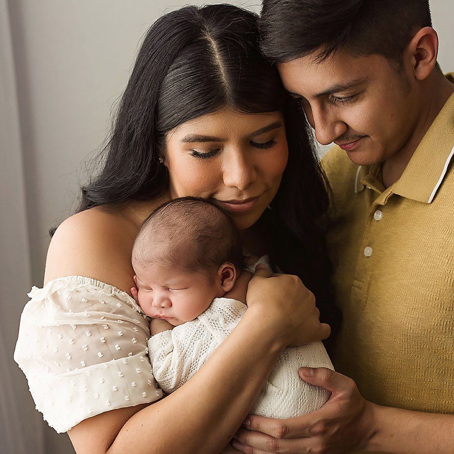 Newborn photoshoot with parents in Sahuarita Arizona