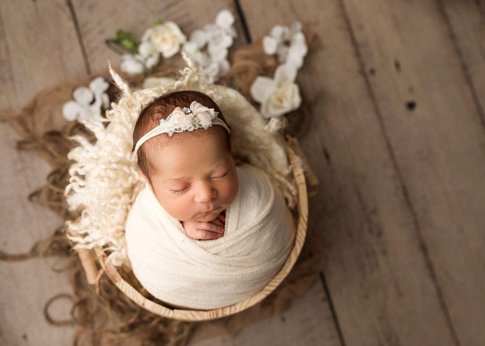 Newborn Mini Session where the focus is on your new bundle of joy. Budget friendly.