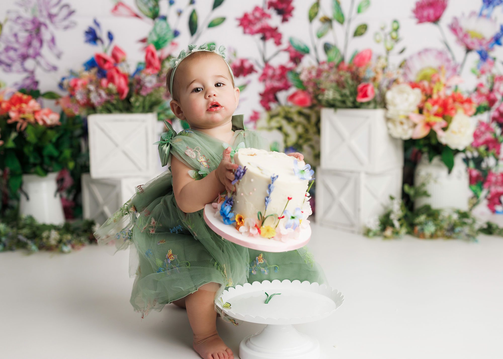 Little girl hold cake at her cake smash in Tucson AZ
